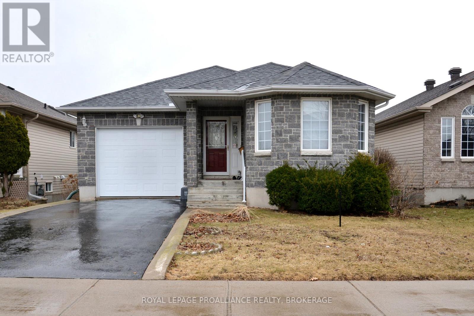752 Tanner Drive, Kingston, Ontario  K7M 9G7 - Photo 1 - X12056547