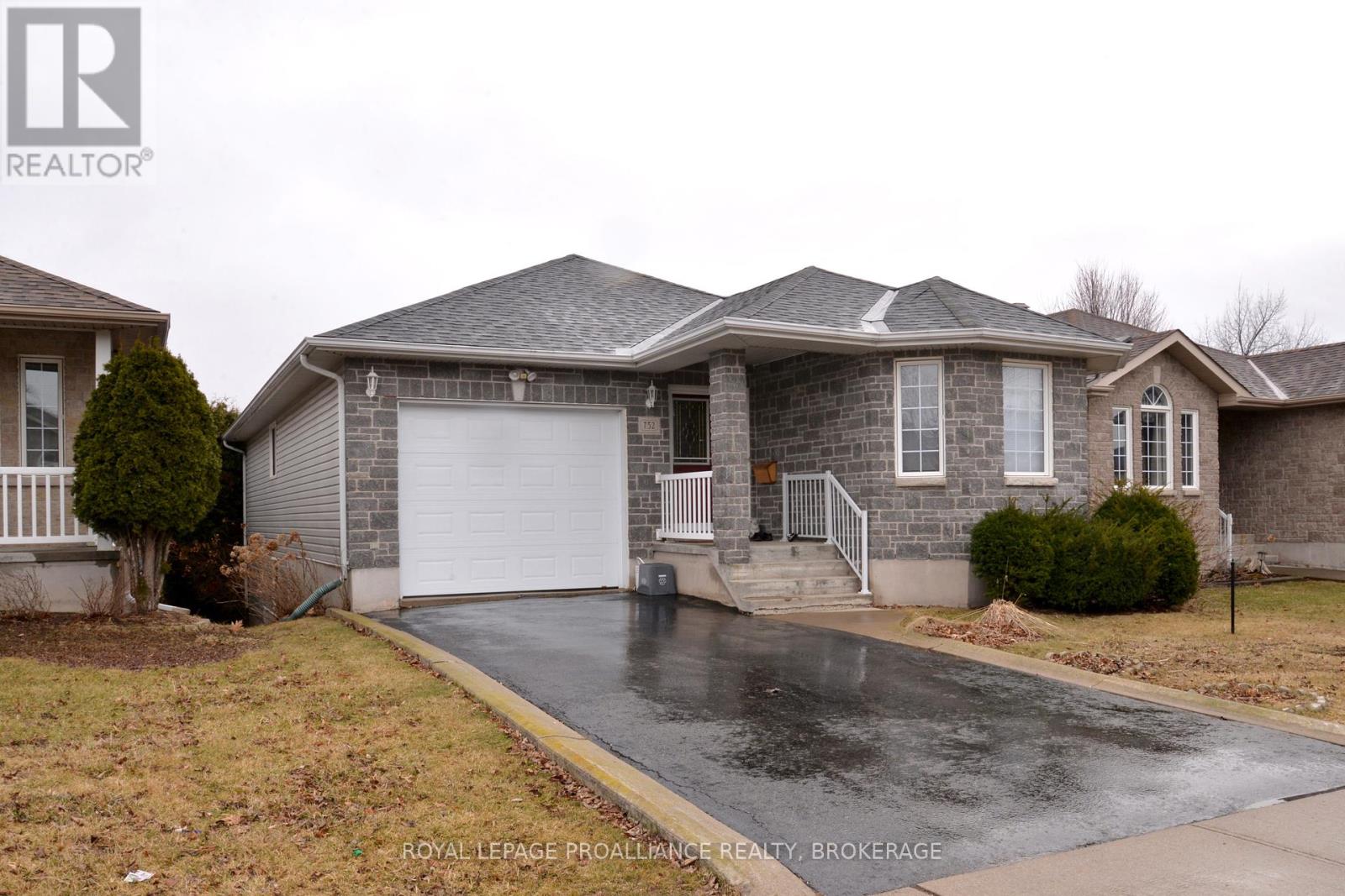752 Tanner Drive, Kingston, Ontario  K7M 9G7 - Photo 2 - X12056547