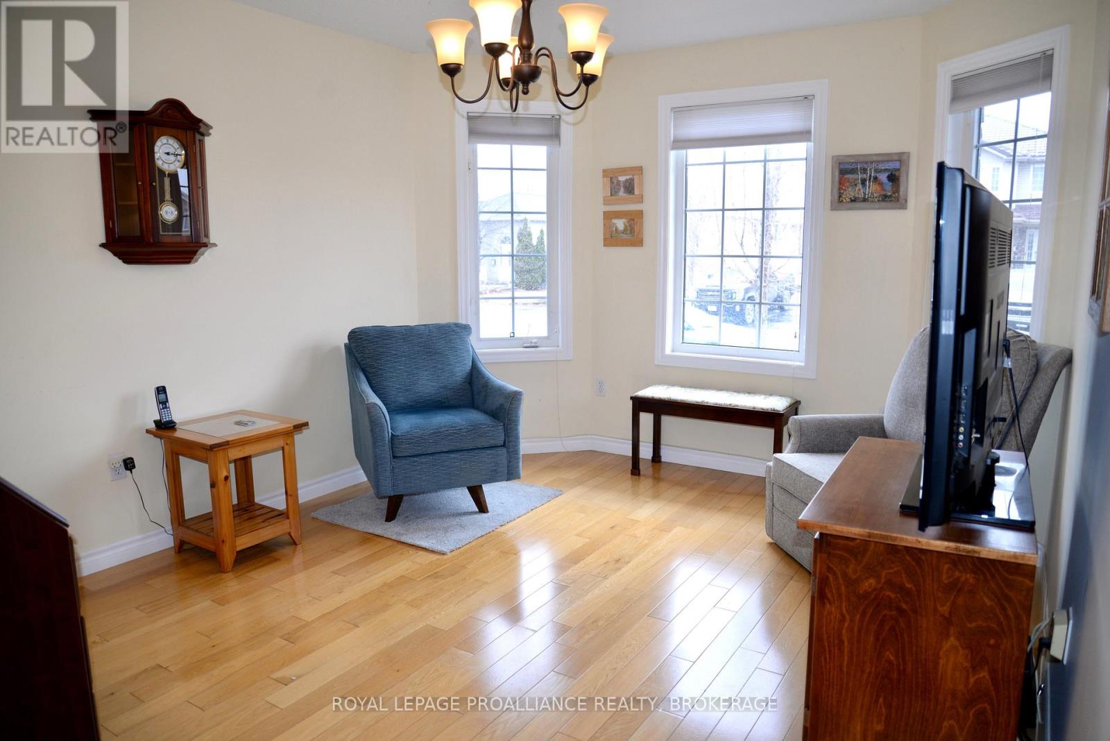 752 Tanner Drive, Kingston, Ontario  K7M 9G7 - Photo 5 - X12056547