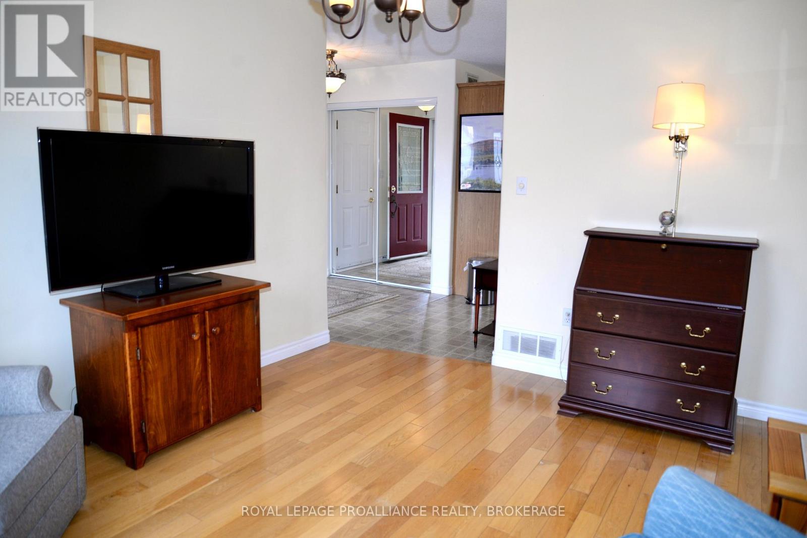 752 Tanner Drive, Kingston, Ontario  K7M 9G7 - Photo 6 - X12056547