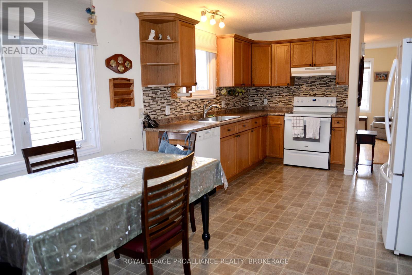 752 Tanner Drive, Kingston, Ontario  K7M 9G7 - Photo 7 - X12056547