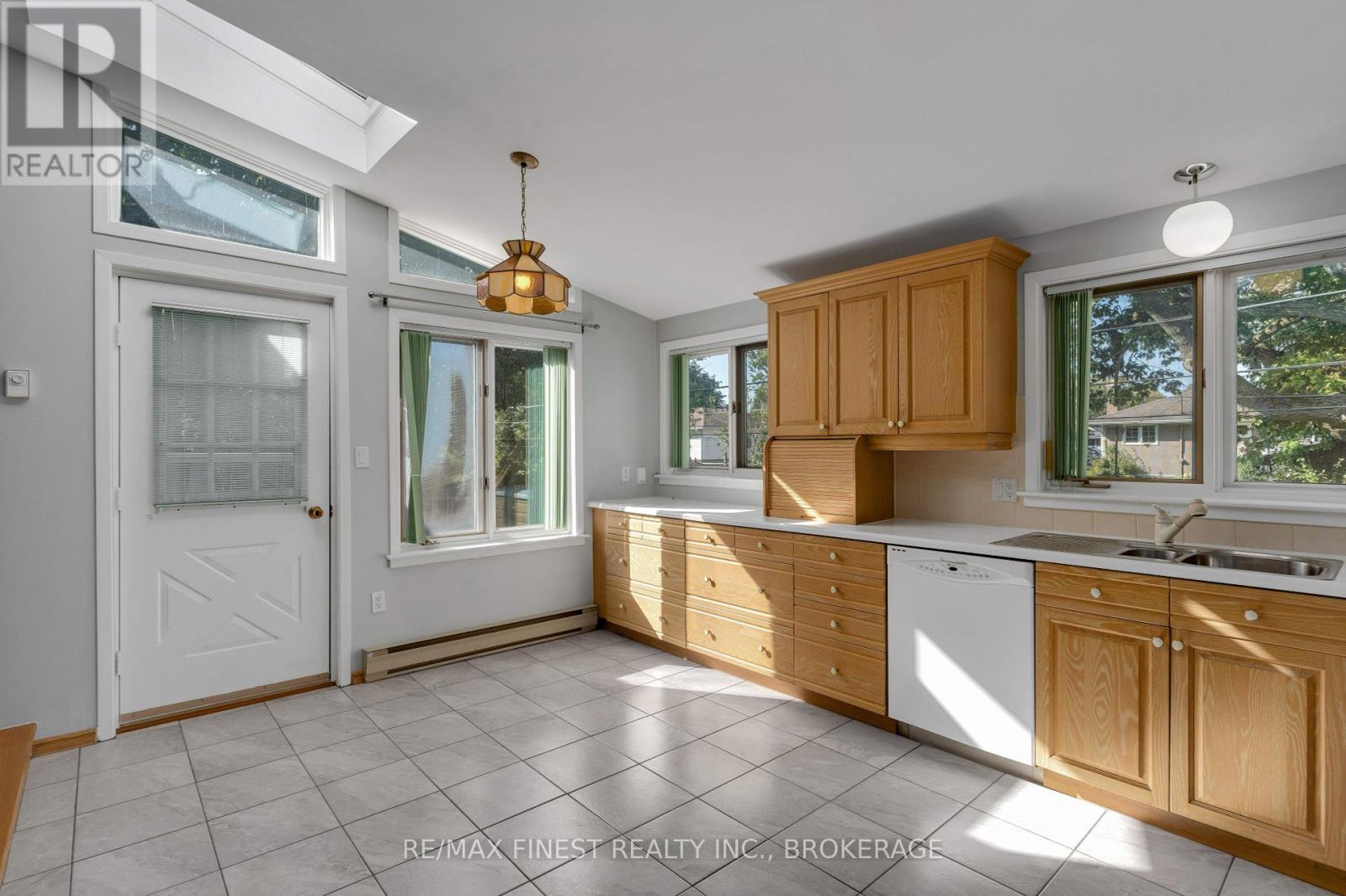 167 Sherman Street, Kingston, Ontario  K7M 4G9 - Photo 9 - X12057091