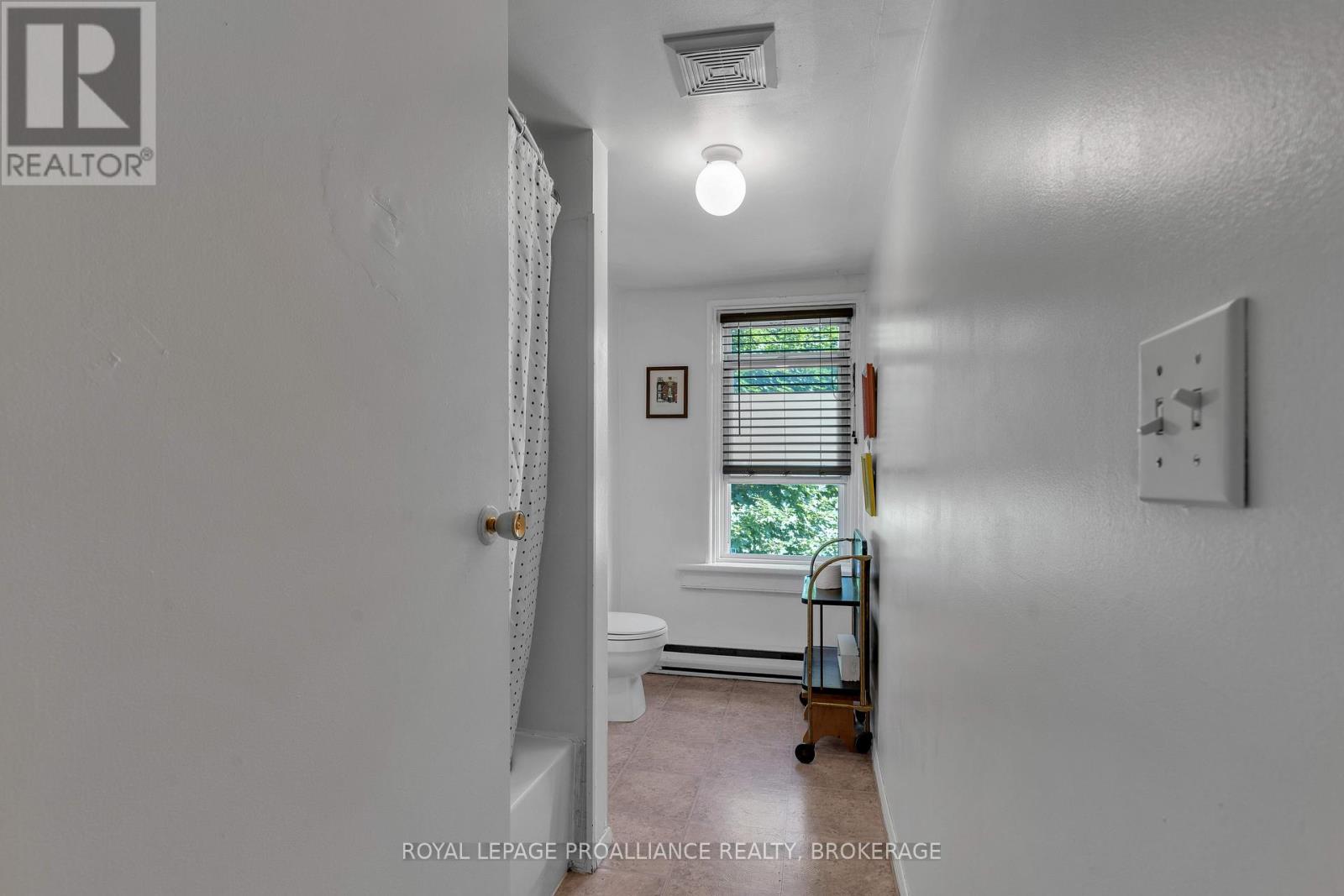 430 King Street W, Gananoque, Ontario  K7G 2G9 - Photo 13 - X12058899