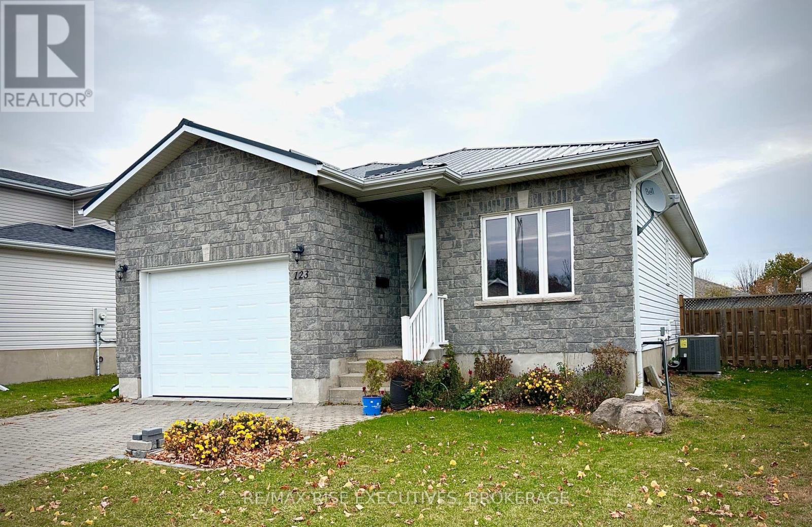 123 Macdougall Drive, Loyalist, Ontario  K7N 0A2 - Photo 8 - X12063054