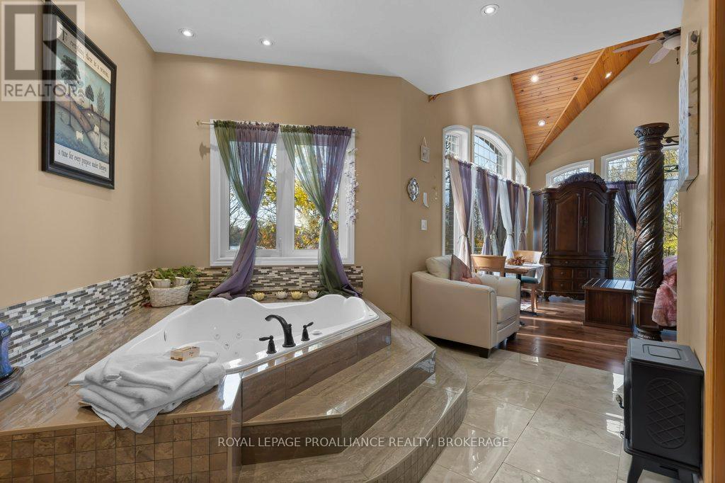 1749 Ormsbee Road, Frontenac, Ontario  K0H 1H0 - Photo 16 - X12065765