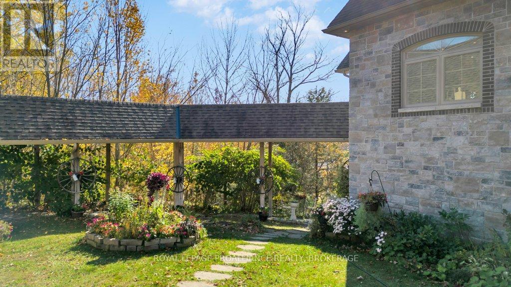 1749 Ormsbee Road, Frontenac, Ontario  K0H 1H0 - Photo 3 - X12065765