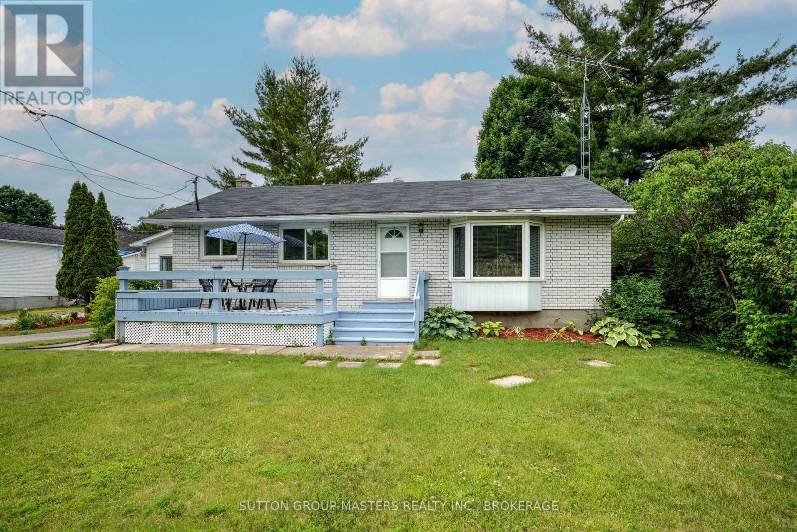 1 MAIN STREET, Rideau Lakes, Ontario