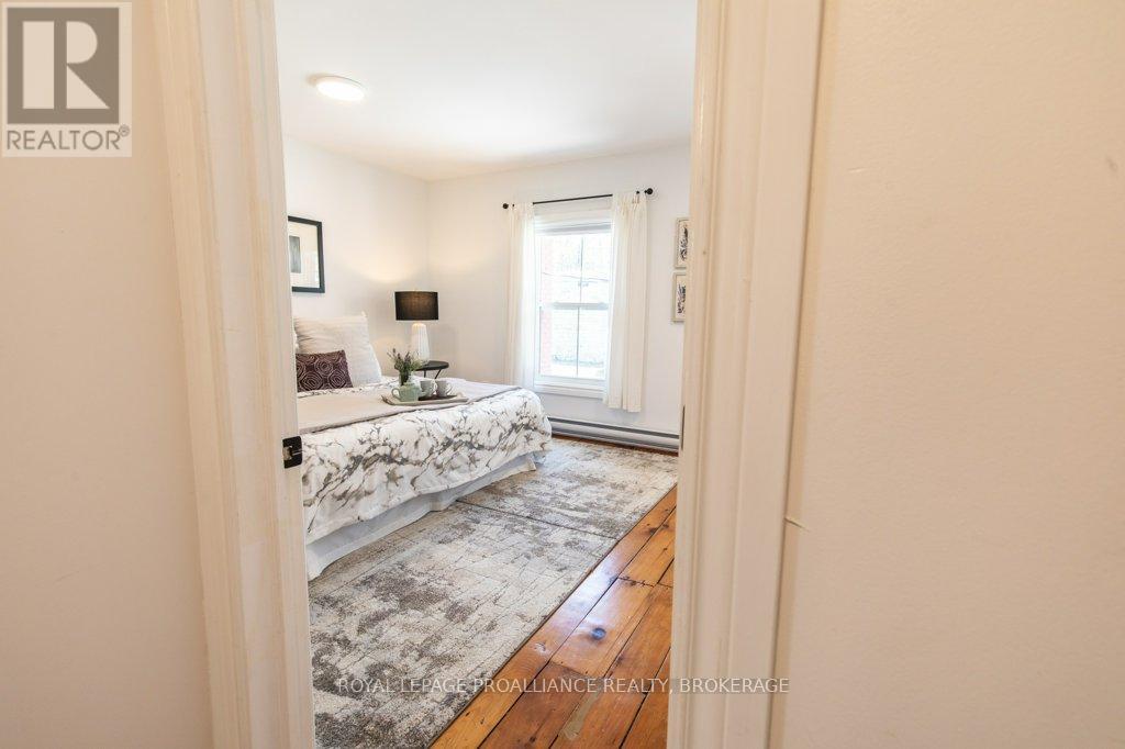 119 Montreal Street, Kingston, Ontario  K7K 3E9 - Photo 10 - X12073767