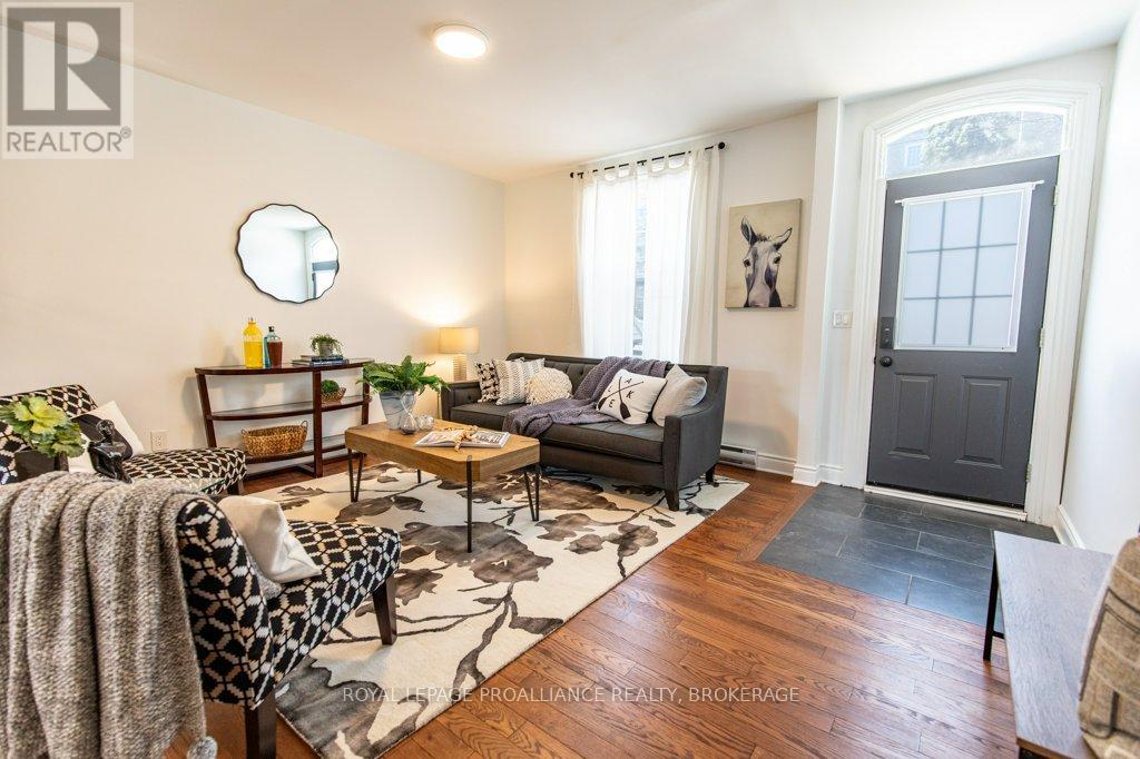 119 Montreal Street, Kingston, Ontario  K7K 3E9 - Photo 3 - X12073767
