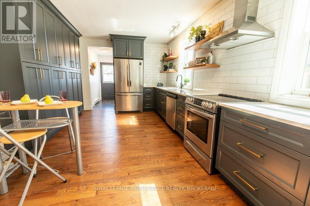 119 Montreal Street, Kingston, Ontario  K7K 3E9 - Photo 9 - X12073767