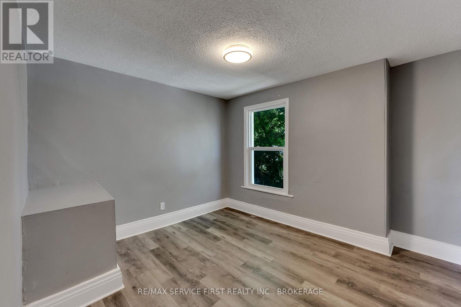 211 Raglan Road, Kingston, Ontario  K7K 1L5 - Photo 14 - X12073930