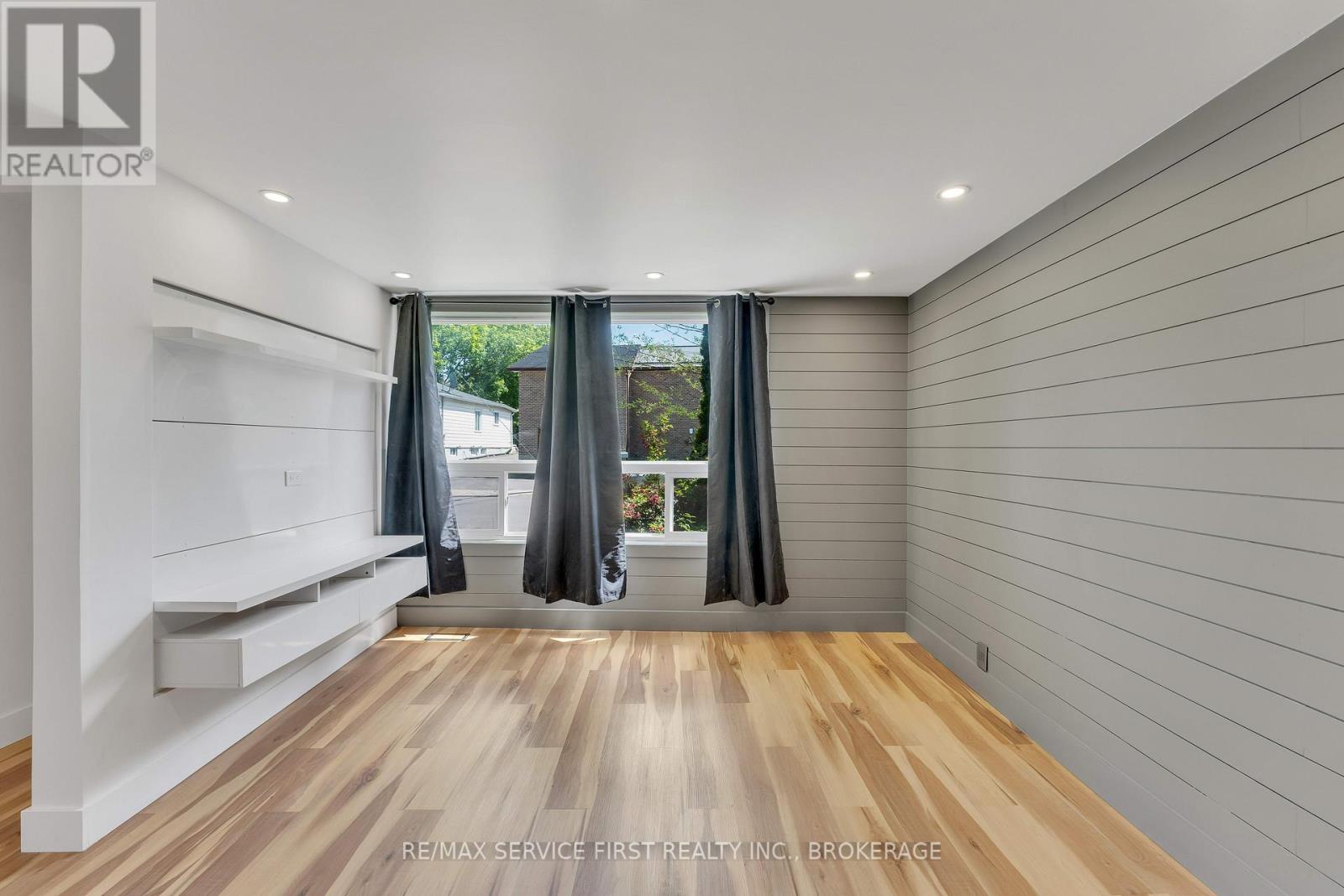 211 Raglan Road, Kingston, Ontario  K7K 1L5 - Photo 3 - X12073930