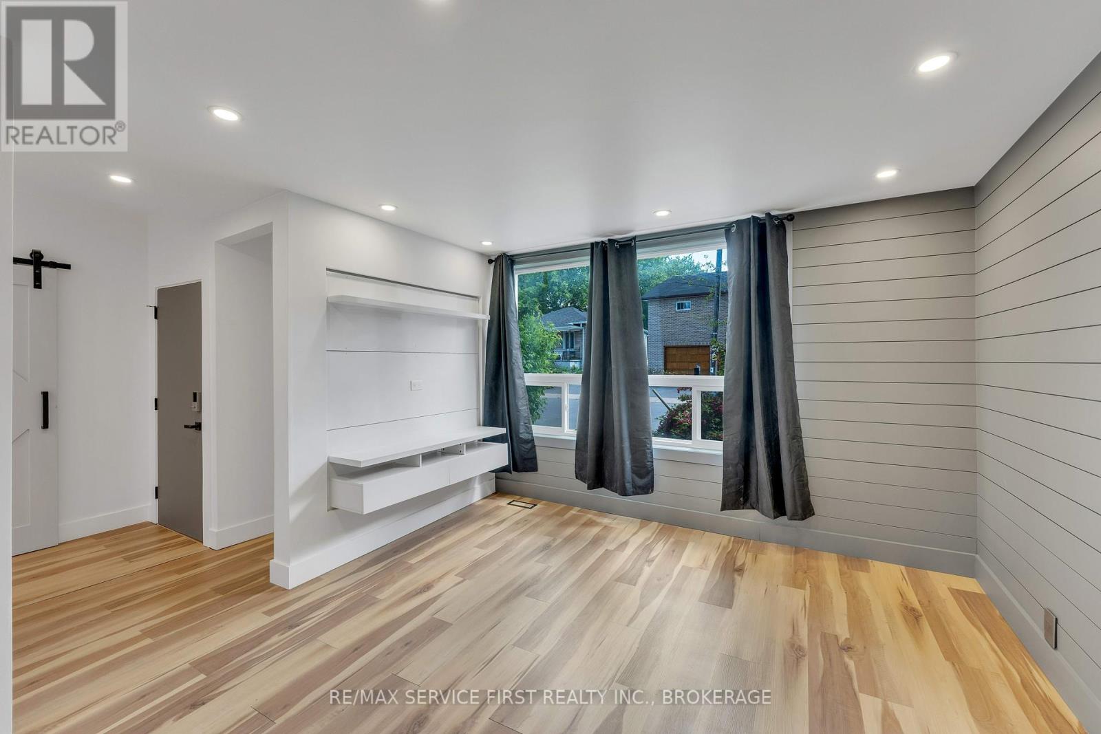 211 Raglan Road, Kingston, Ontario  K7K 1L5 - Photo 4 - X12073930