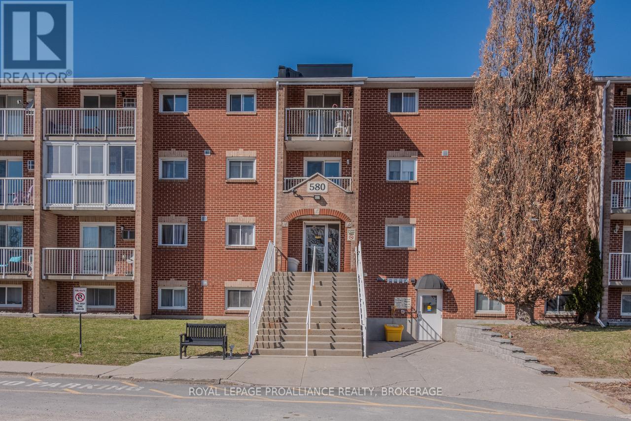 114 - 580 Armstrong Road, Kingston, Ontario  K7M 8M3 - Photo 2 - X12074658