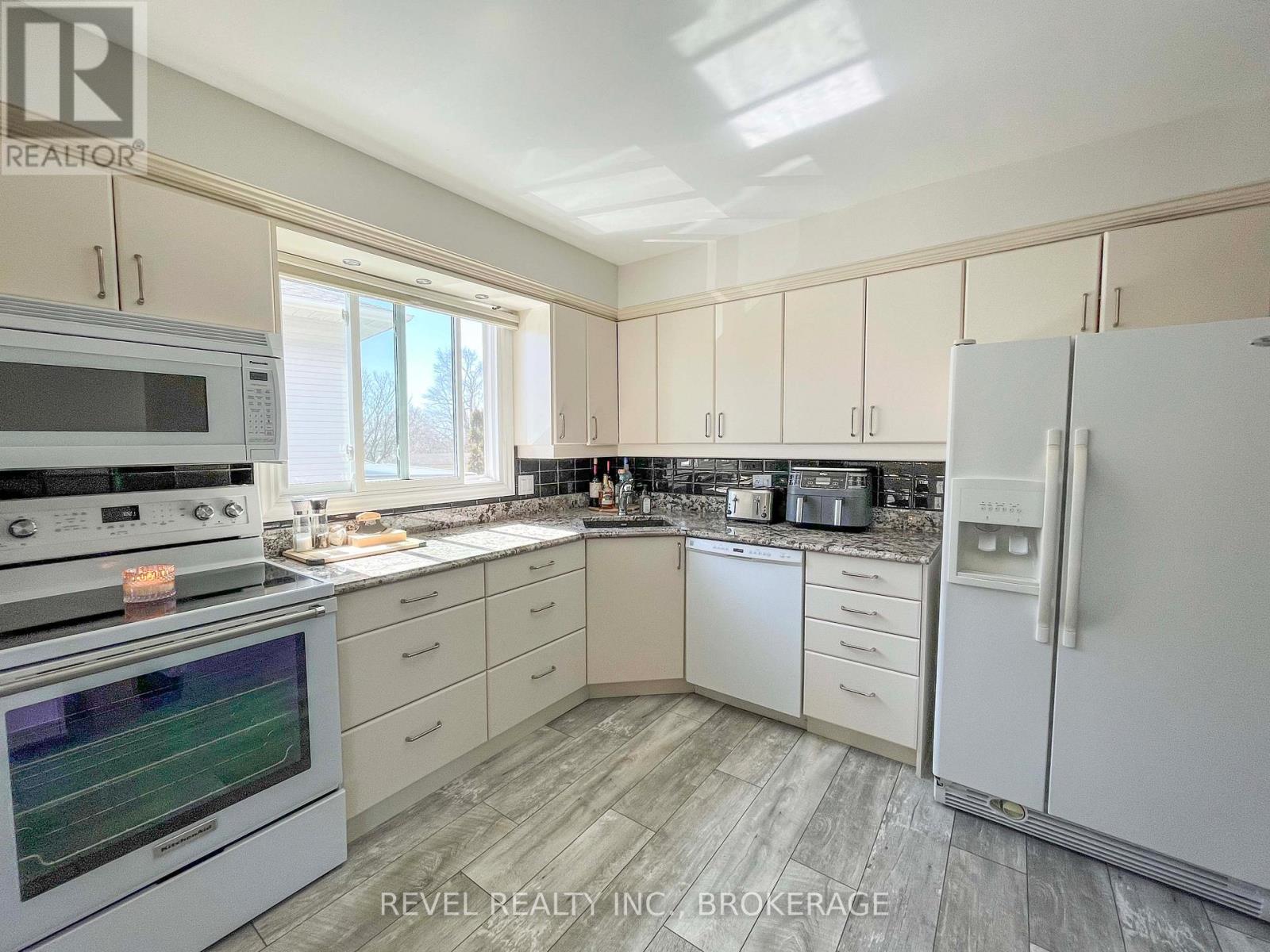 753 Ridley Drive, Kingston, Ontario  K7P 2A6 - Photo 6 - X12074954