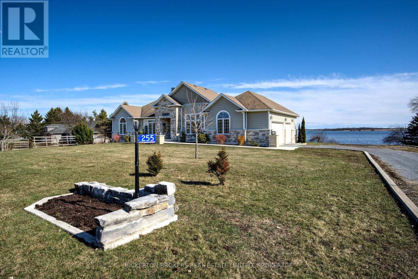 255 Good Friend Drive, Frontenac Islands, Ontario  K7G 2V6 - Photo 13 - X12075520