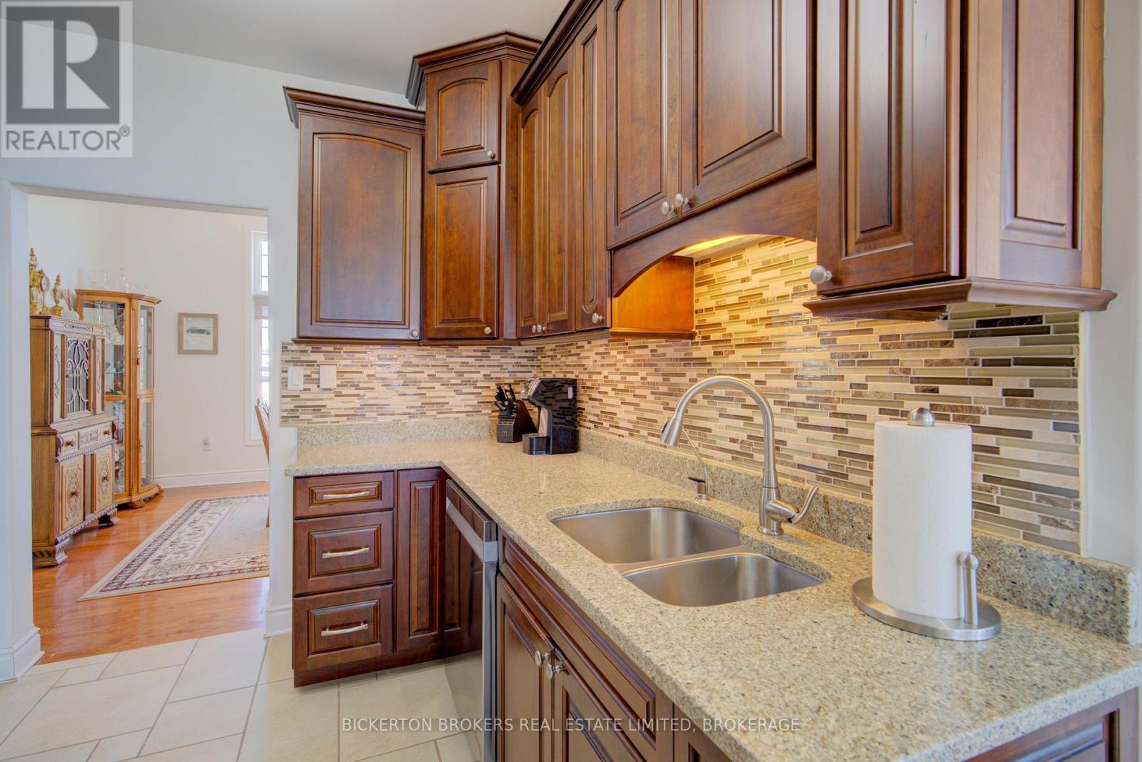 255 Good Friend Drive, Frontenac Islands, Ontario  K7G 2V6 - Photo 28 - X12075520