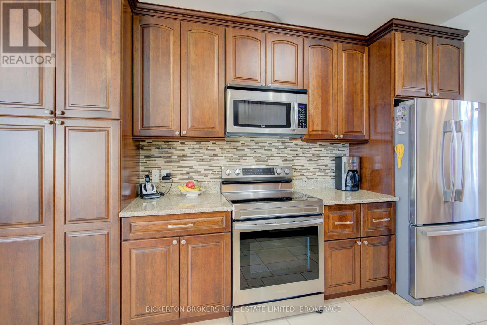 255 Good Friend Drive, Frontenac Islands, Ontario  K7G 2V6 - Photo 29 - X12075520