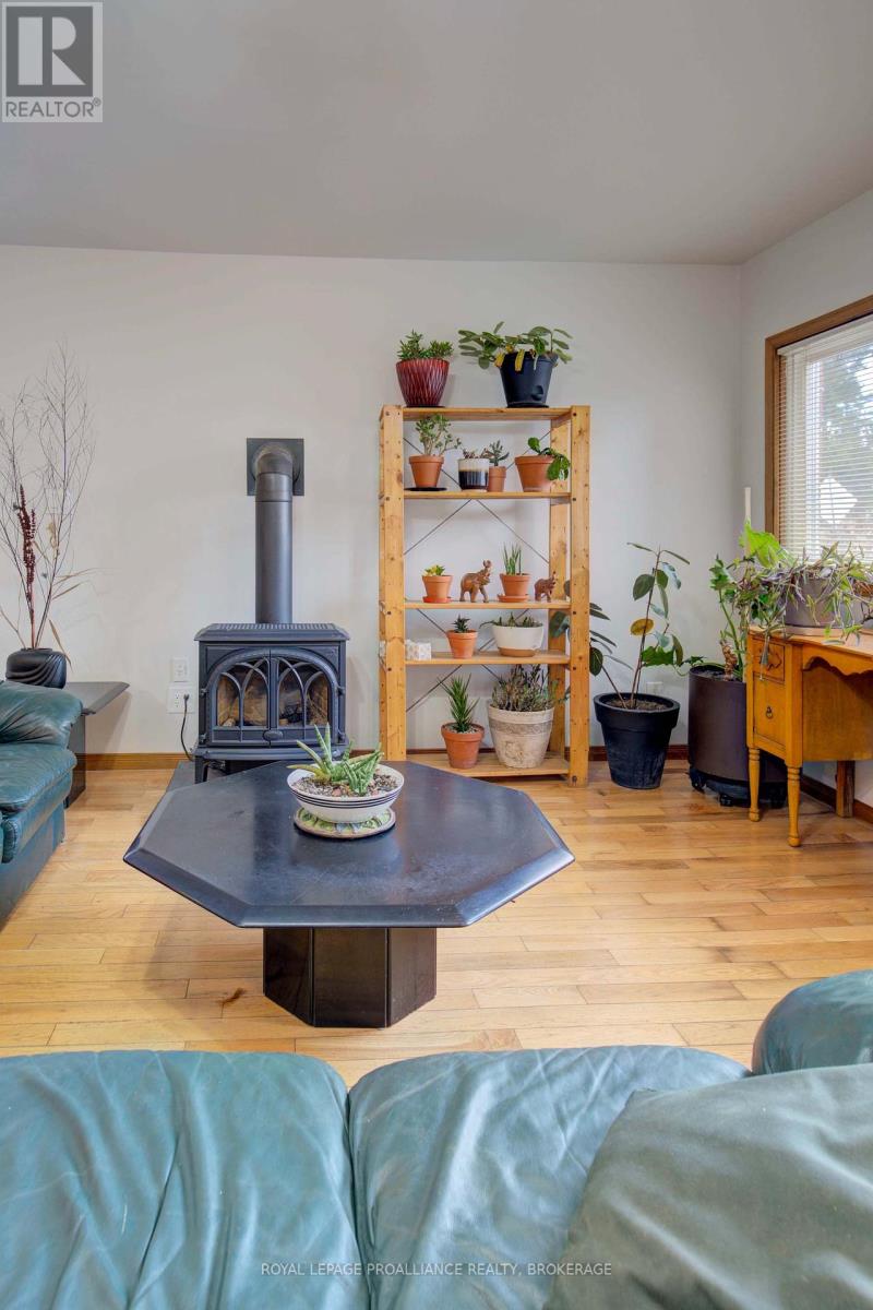46 Bedford Street, Westport, Ontario  K0G 1X0 - Photo 15 - X12076962