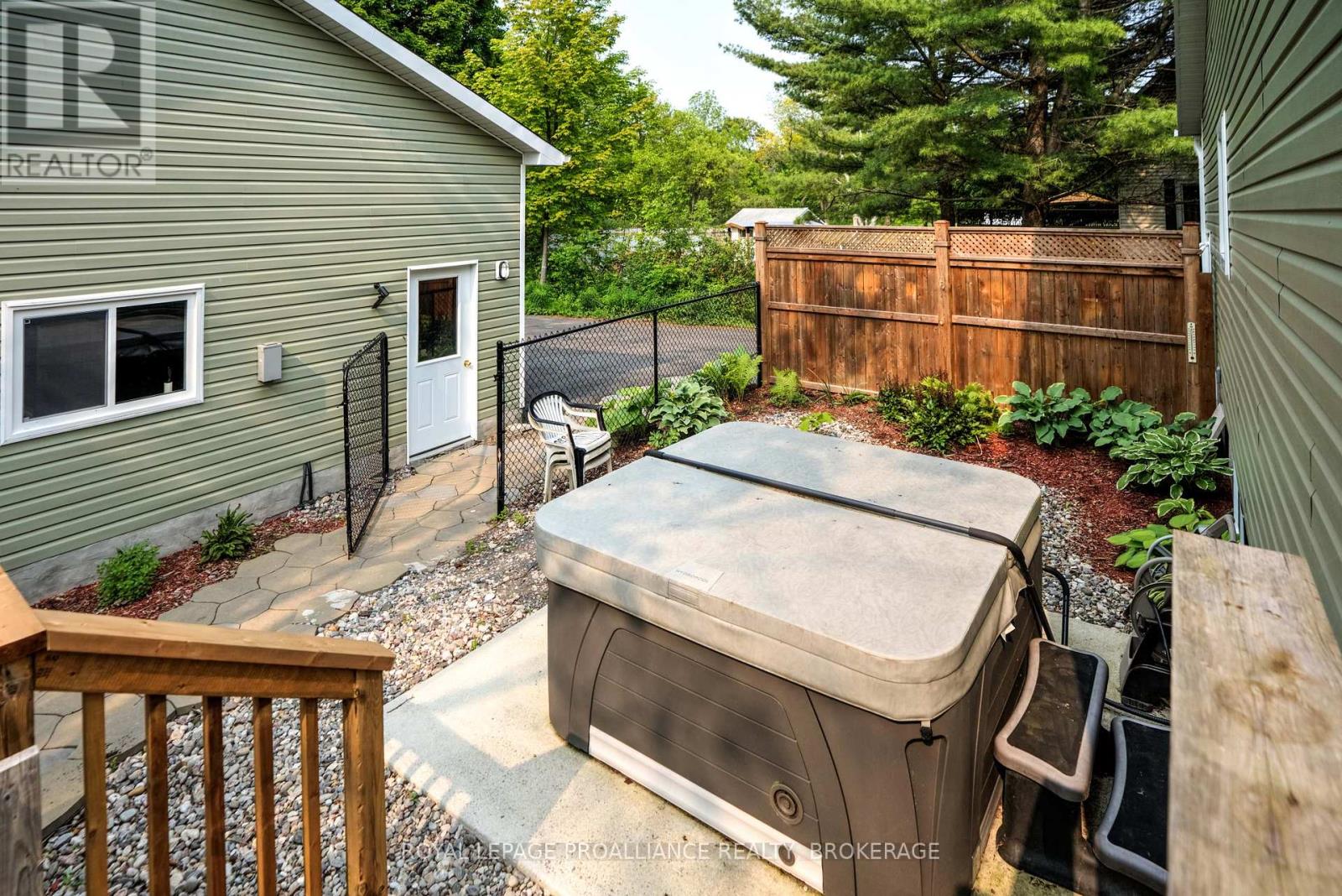 46 Bedford Street, Westport, Ontario  K0G 1X0 - Photo 8 - X12076962