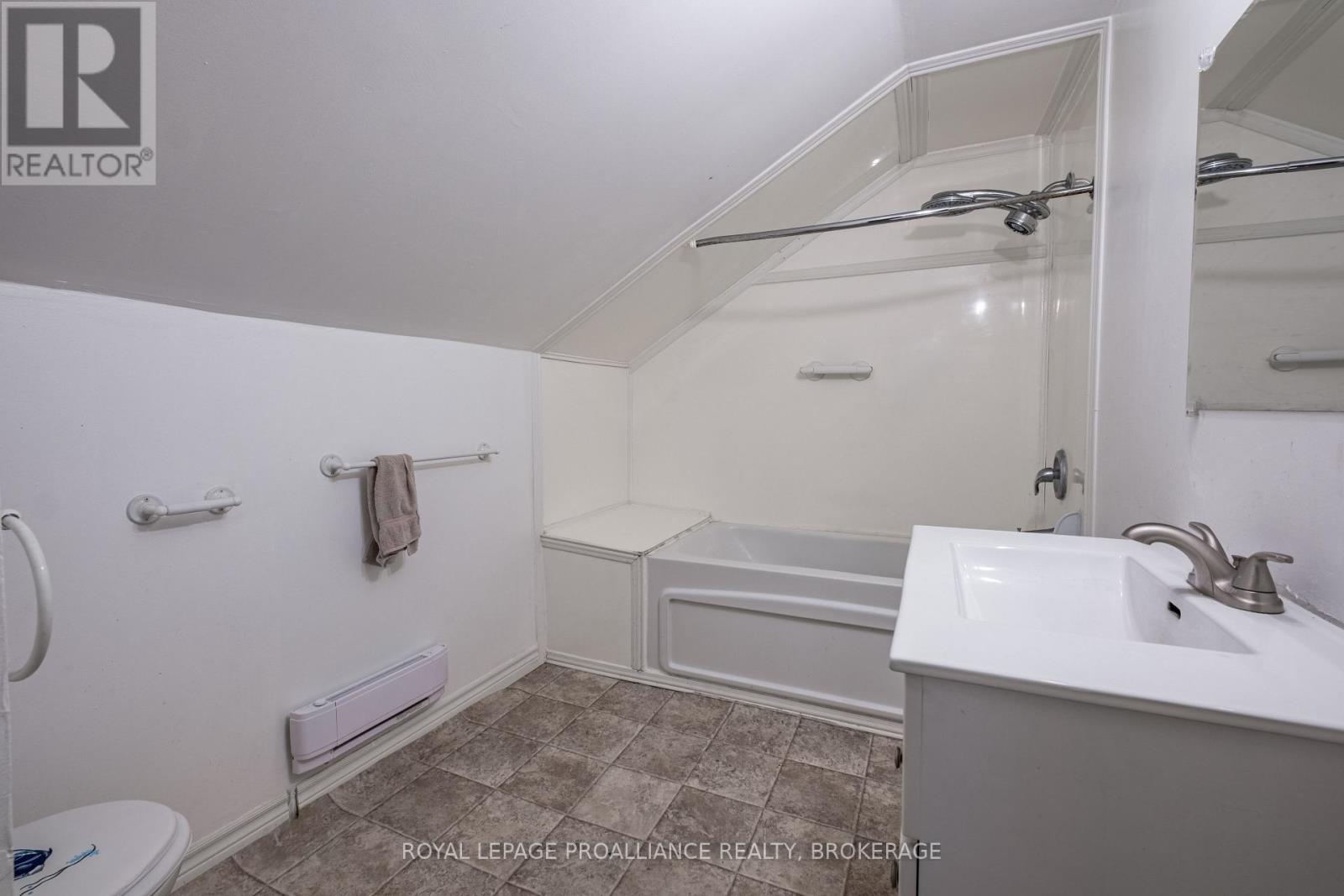 74 Palace Road, Greater Napanee, Ontario  K7R 3B2 - Photo 26 - X12077502
