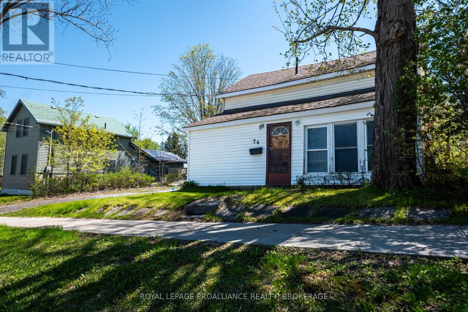 74 Palace Road, Greater Napanee, Ontario  K7R 3B2 - Photo 4 - X12077502