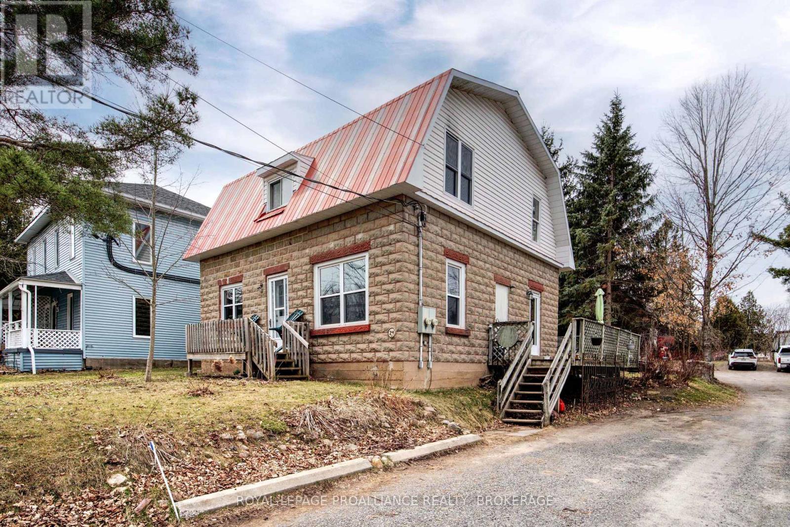 24 Rideau Street, Westport, Ontario  K0G 1X0 - Photo 1 - X12084106