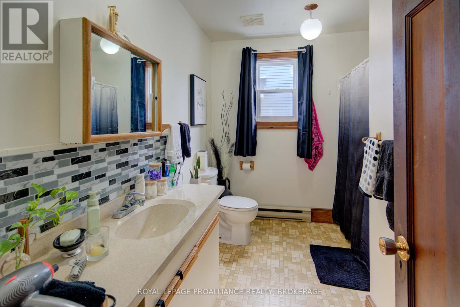 24 Rideau Street, Westport, Ontario  K0G 1X0 - Photo 13 - X12084106