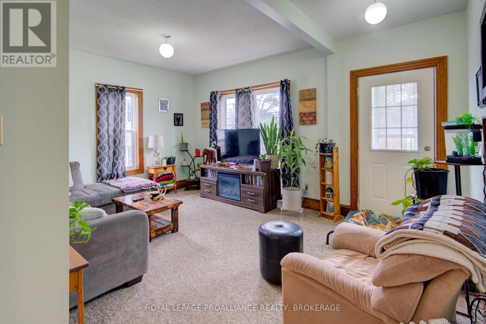 24 Rideau Street, Westport, Ontario  K0G 1X0 - Photo 15 - X12084106