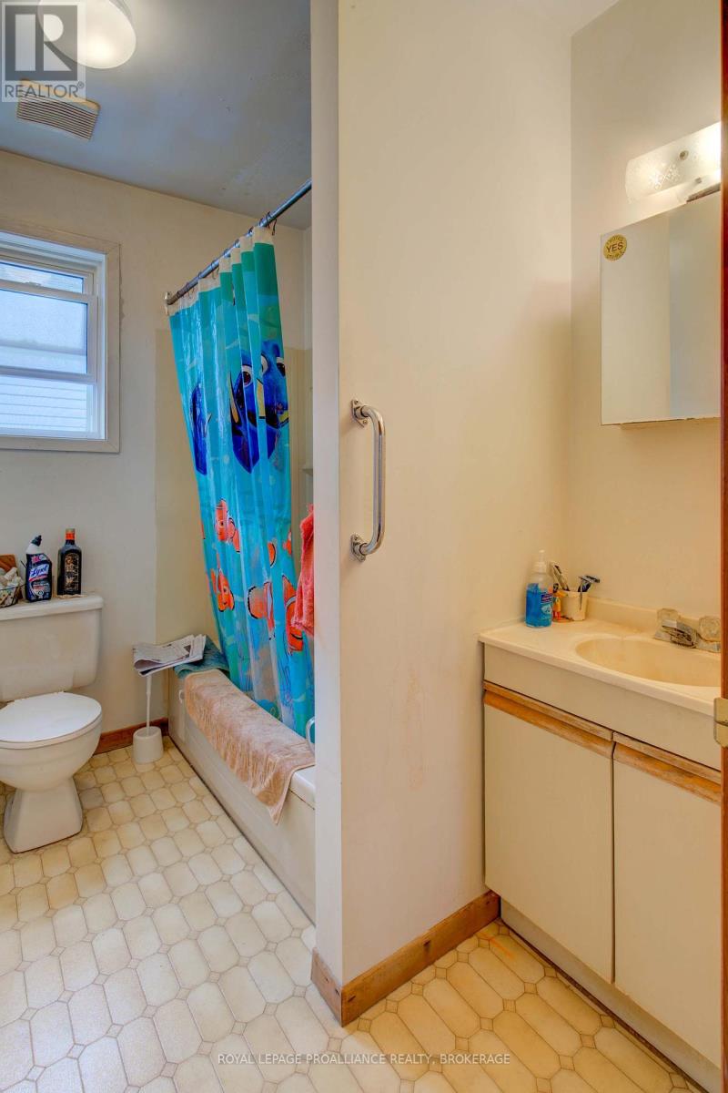 24 Rideau Street, Westport, Ontario  K0G 1X0 - Photo 31 - X12084106