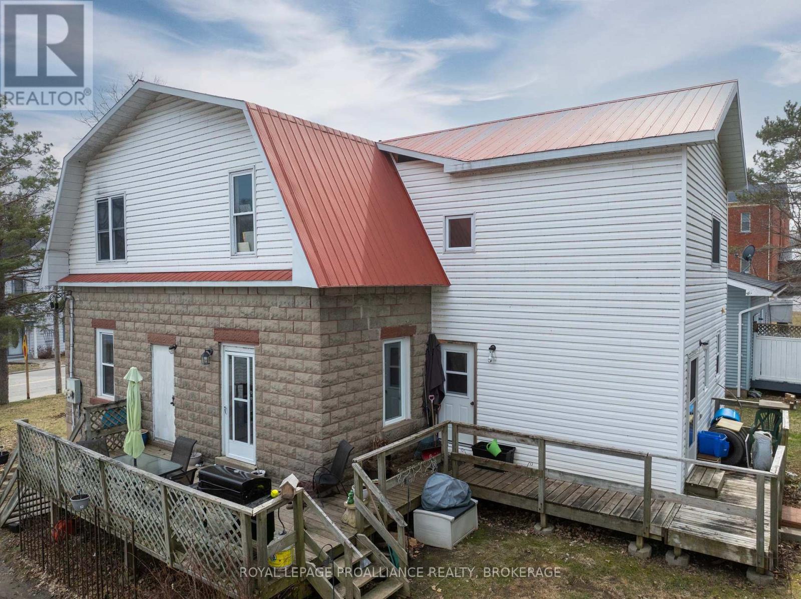 24 Rideau Street, Westport, Ontario  K0G 1X0 - Photo 34 - X12084106
