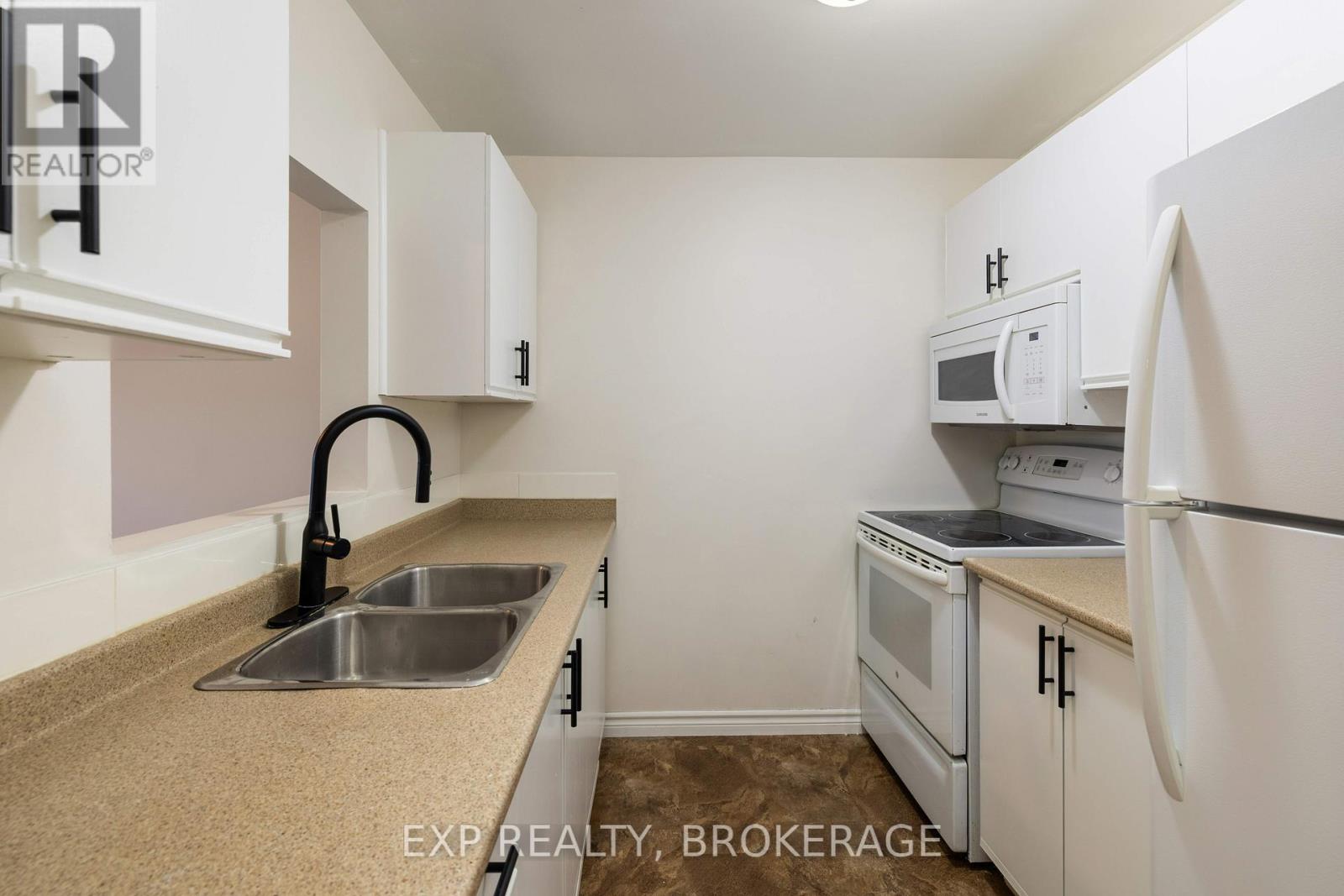 212 - 573 Armstrong Road, Kingston, Ontario  K7M 8J8 - Photo 9 - X12086140