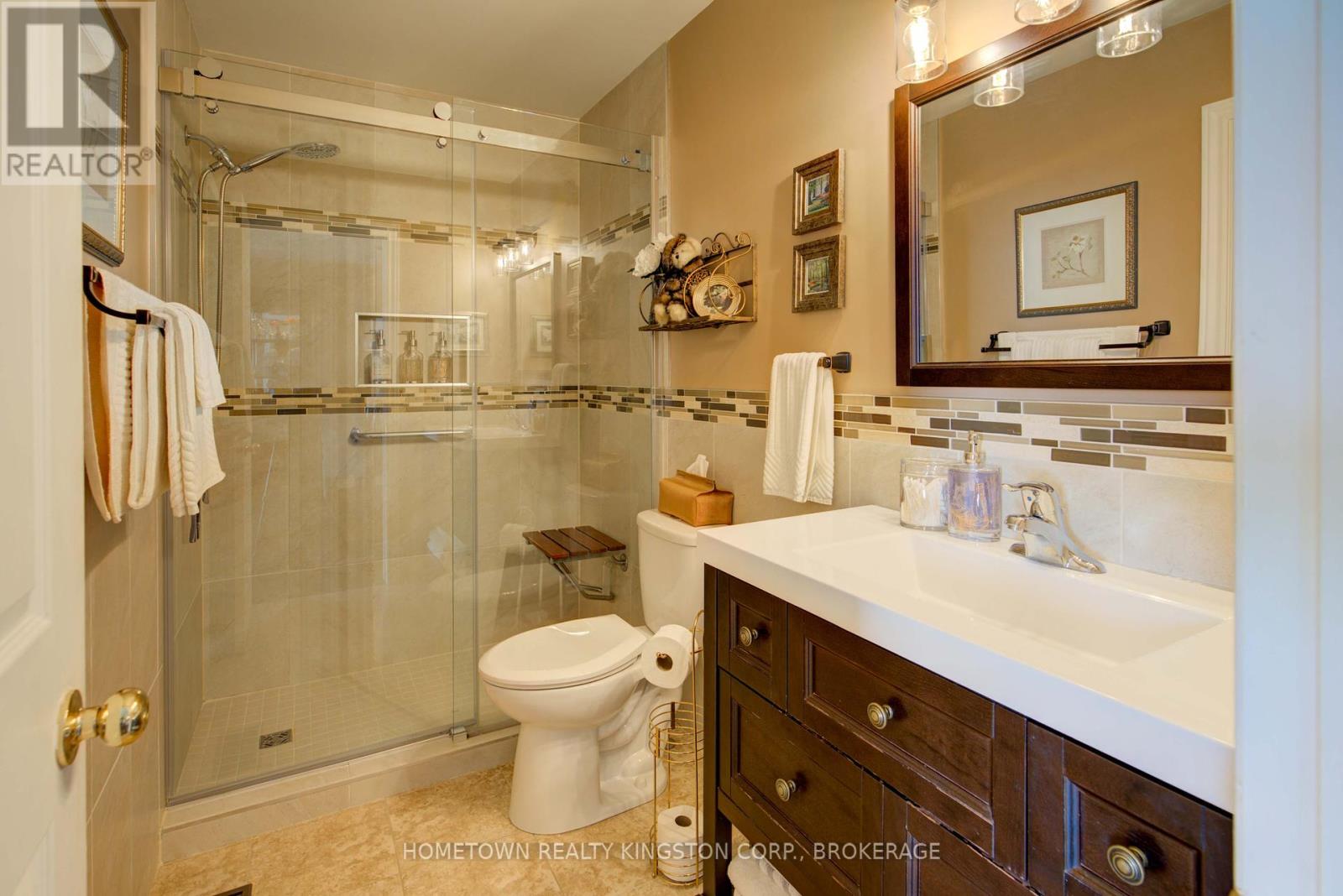 480 Country Club Drive, Loyalist, Ontario  K0H 1G0 - Photo 14 - X12086201
