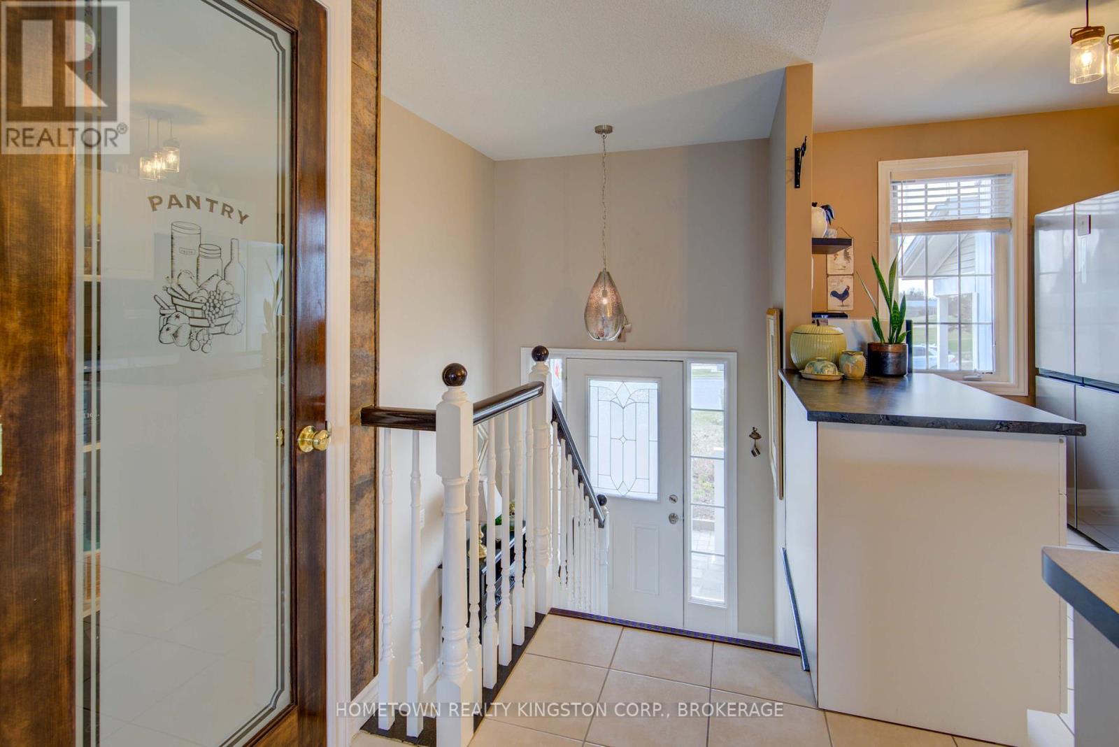 480 Country Club Drive, Loyalist, Ontario  K0H 1G0 - Photo 7 - X12086201