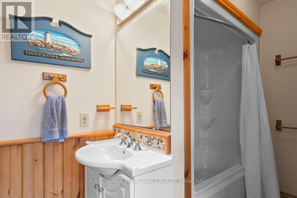 6058 Highway 96, Frontenac Islands, Ontario  K0H 2Y0 - Photo 16 - X12088569
