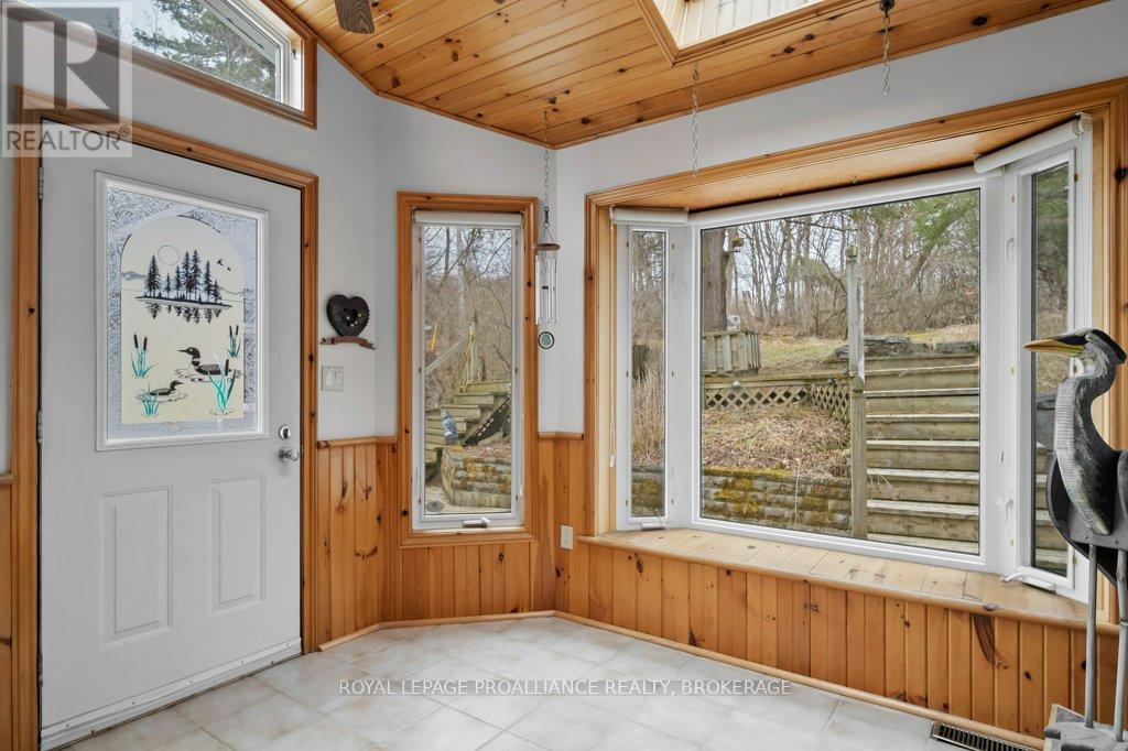 6058 Highway 96, Frontenac Islands, Ontario  K0H 2Y0 - Photo 5 - X12088569
