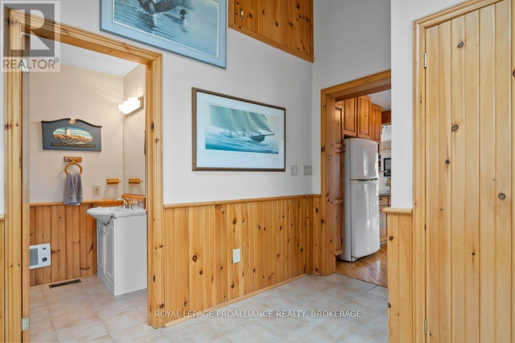 6058 Highway 96, Frontenac Islands, Ontario  K0H 2Y0 - Photo 6 - X12088569
