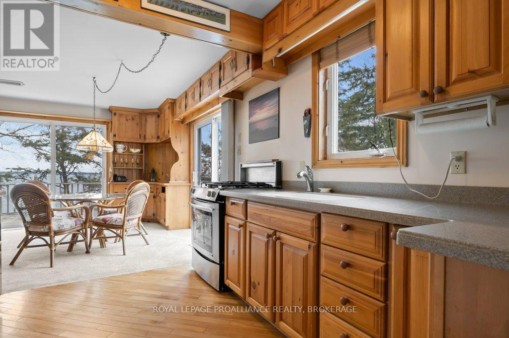 6058 Highway 96, Frontenac Islands, Ontario  K0H 2Y0 - Photo 8 - X12088569
