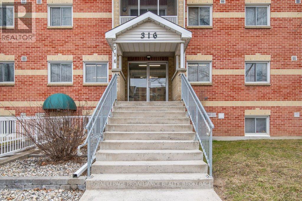 208 - 316 Kingsdale Avenue, Kingston, Ontario  K7M 8S2 - Photo 4 - X12089185