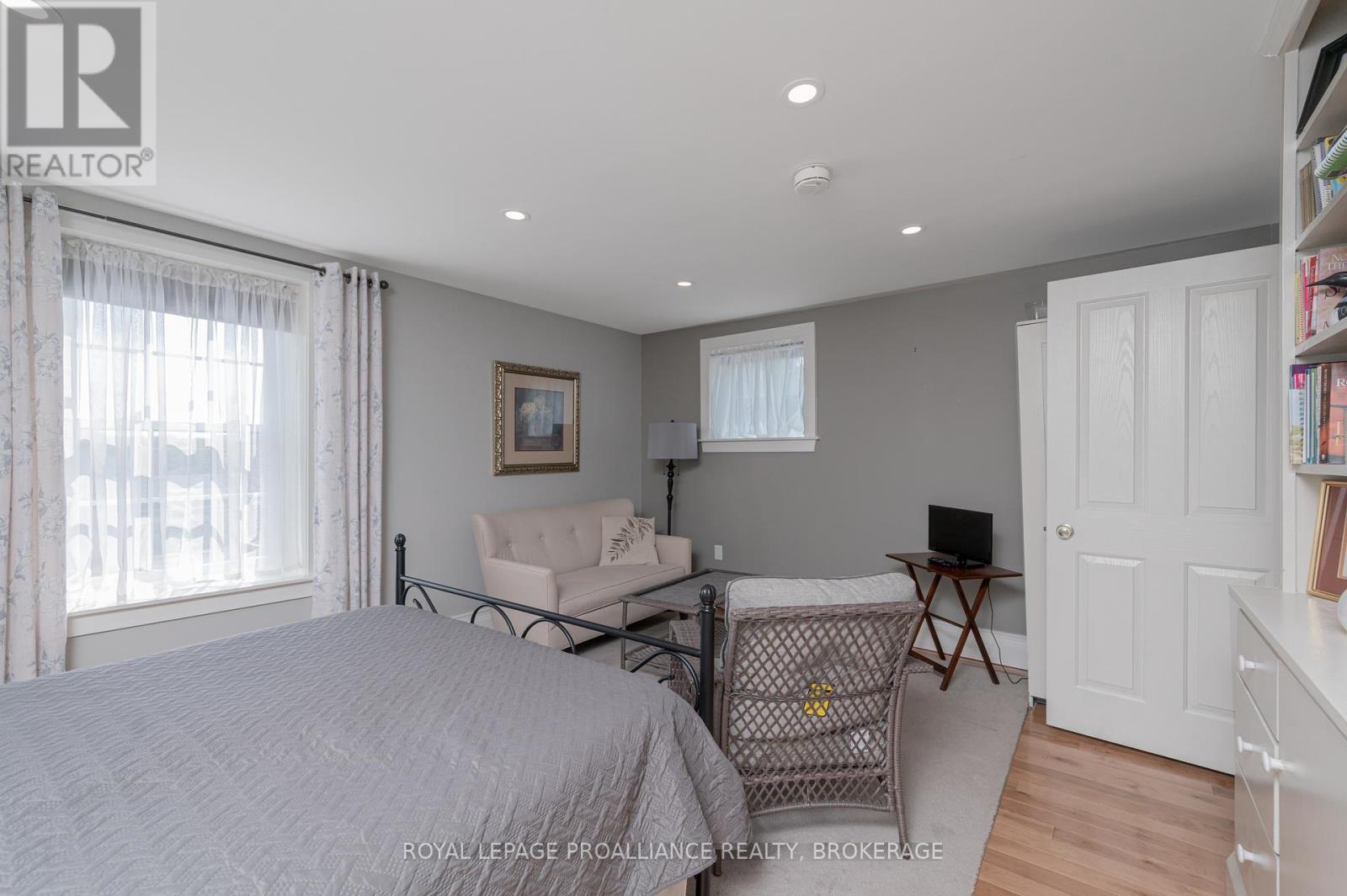 232 Dundas Street W, Greater Napanee, Ontario  K7R 2A8 - Photo 20 - X12095200