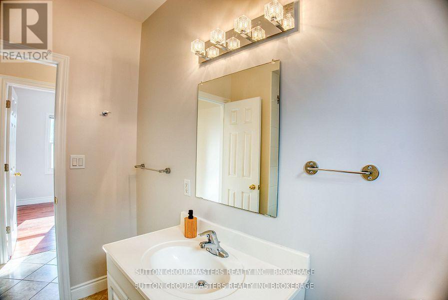 47 Livingston Street, Kingston, Ontario  K7L 4L1 - Photo 11 - X12104116