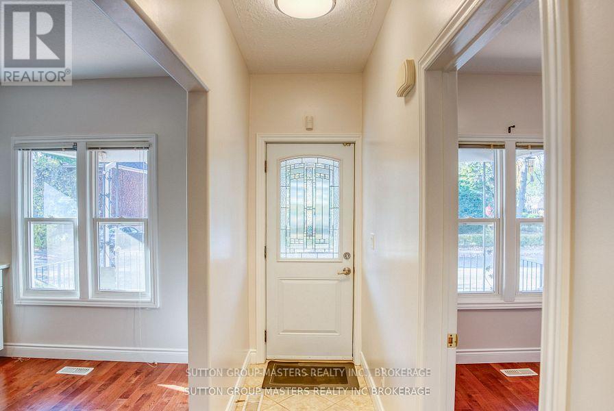 47 Livingston Street, Kingston, Ontario  K7L 4L1 - Photo 5 - X12104116