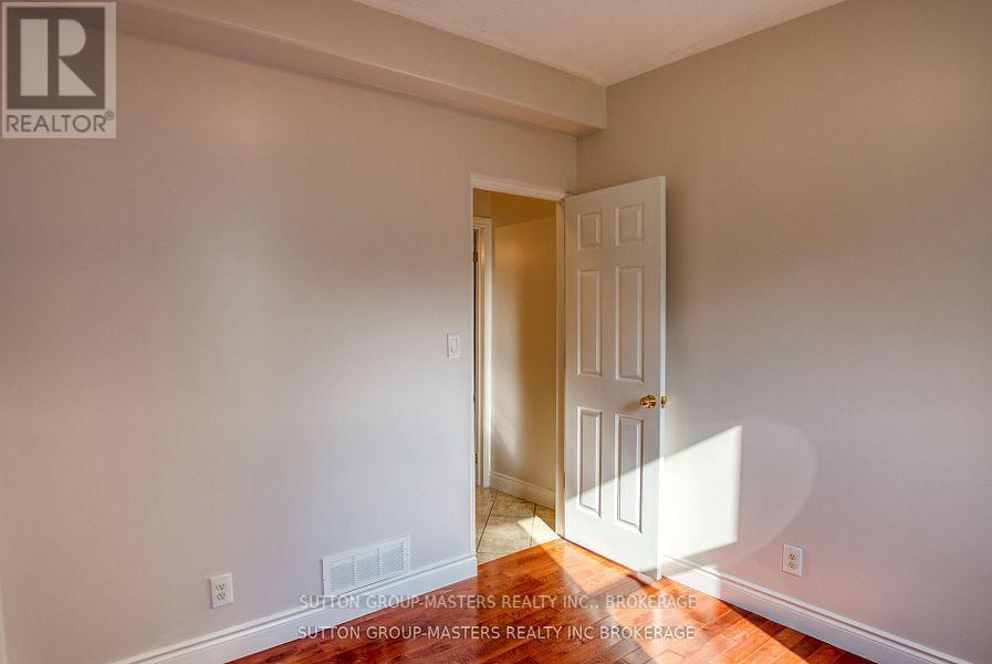 47 Livingston Street, Kingston, Ontario  K7L 4L1 - Photo 8 - X12104116