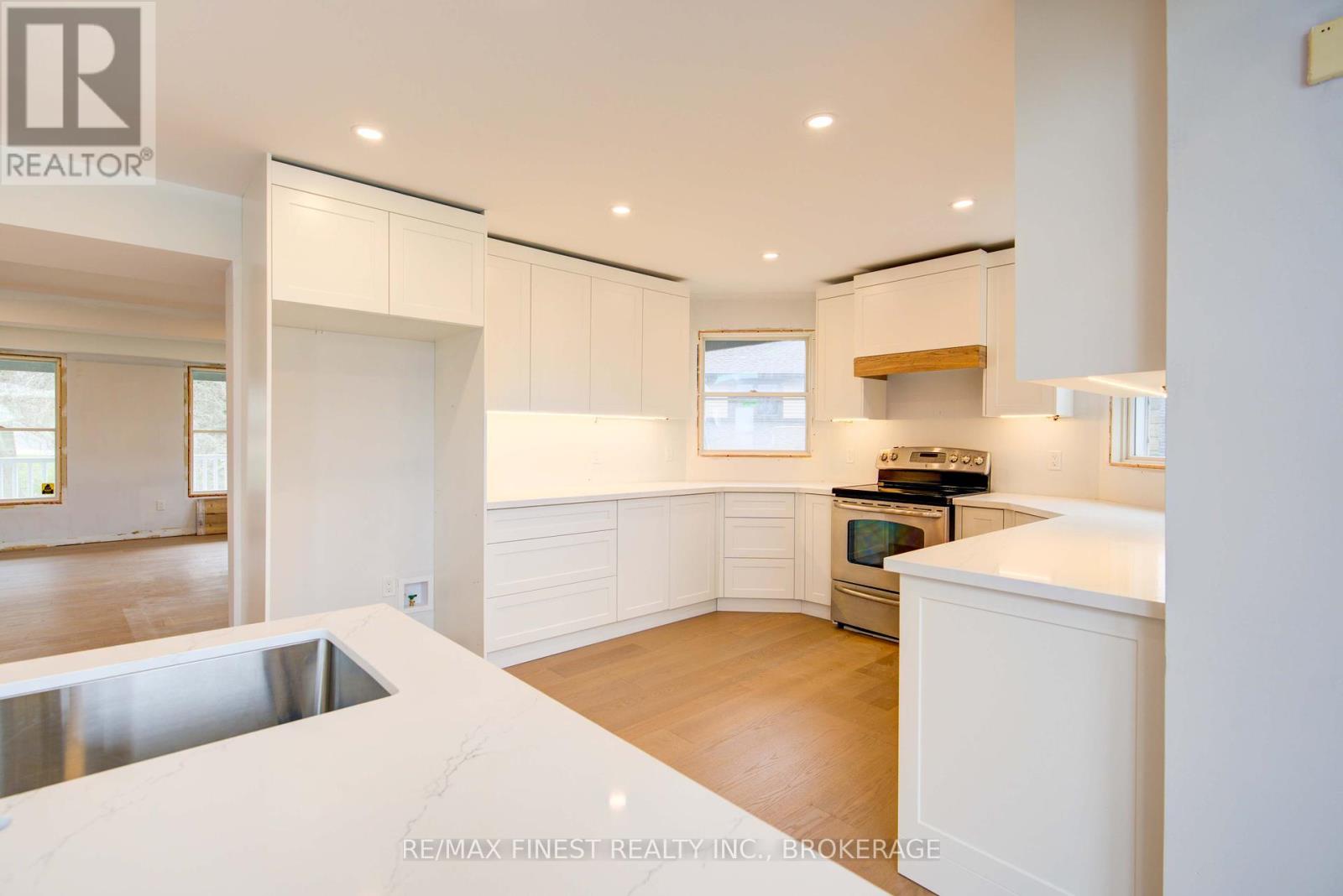 1674 South Boulevard, Kingston, Ontario  K7L 4V1 - Photo 11 - X12105143