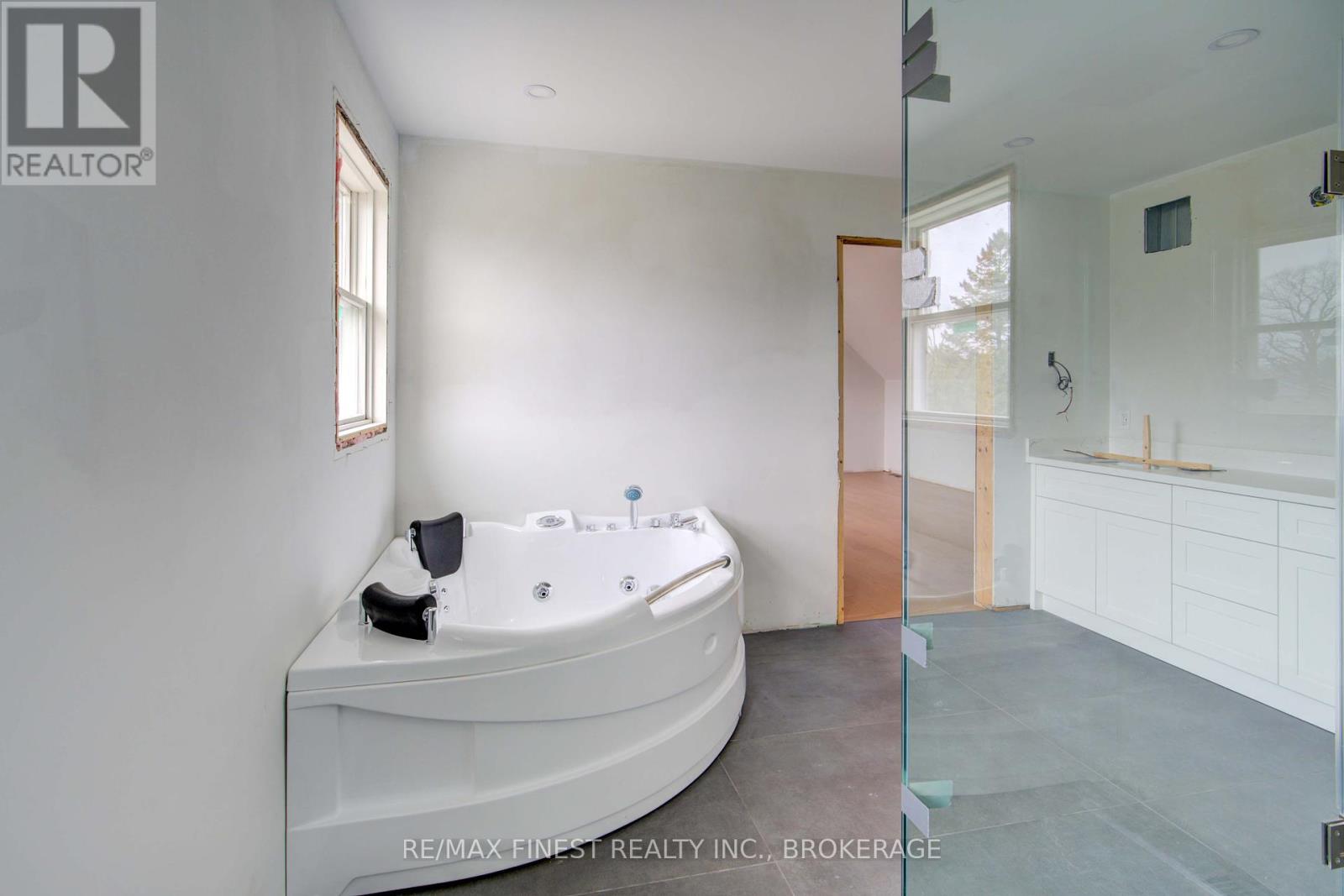 1674 South Boulevard, Kingston, Ontario  K7L 4V1 - Photo 25 - X12105143
