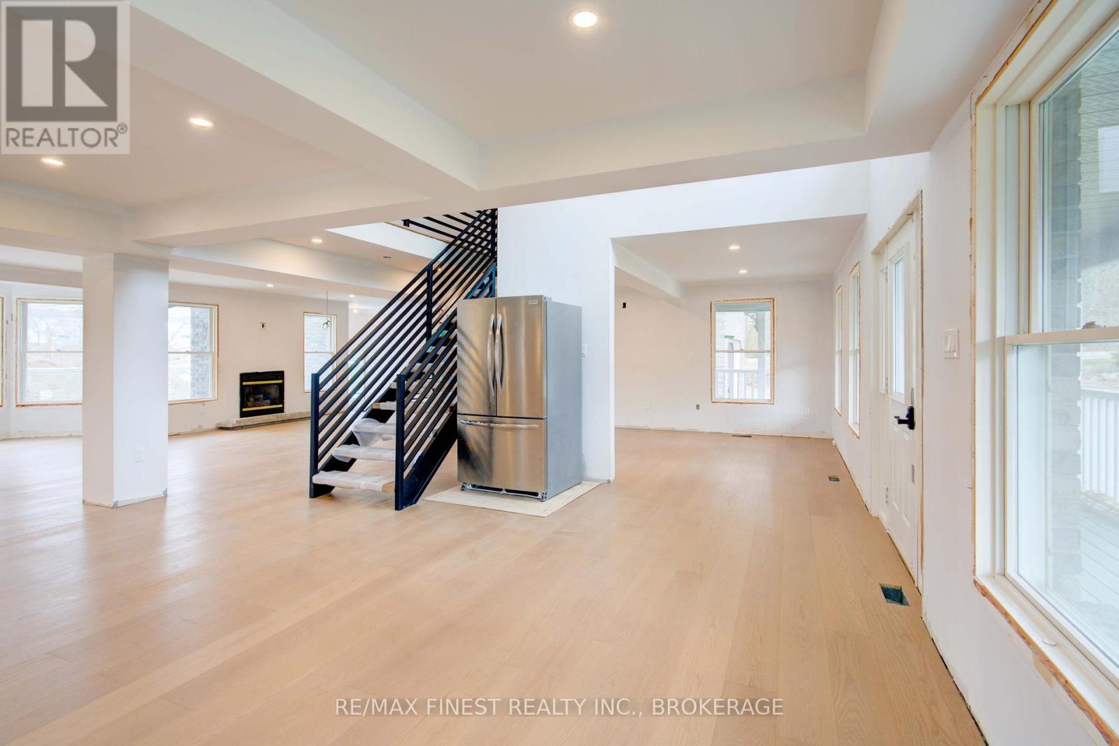 1674 South Boulevard, Kingston, Ontario  K7L 4V1 - Photo 4 - X12105143