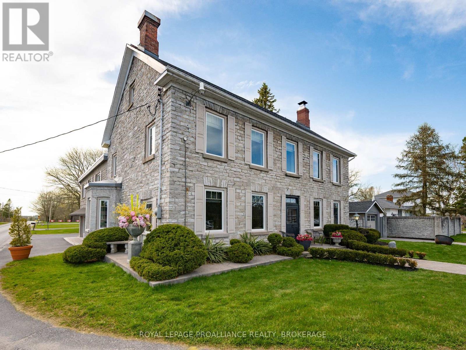 1863 Sydenham Road, Kingston, Ontario  K7L 4V4 - Photo 2 - X12107398