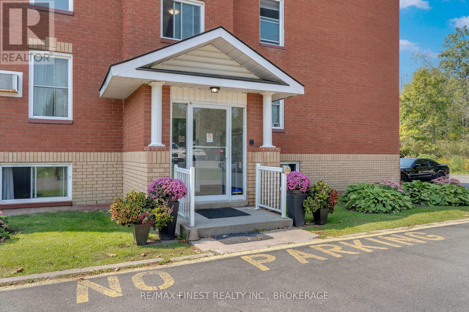 403 - 540 Talbot Place, Gananoque, Ontario  K7G 3C6 - Photo 1 - X12107617