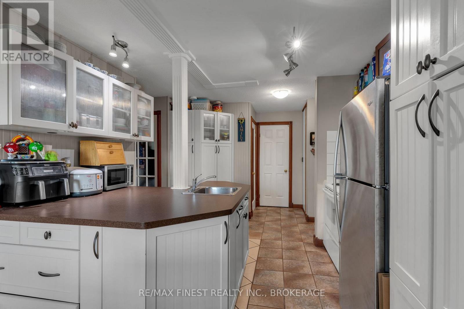 403 - 540 Talbot Place, Gananoque, Ontario  K7G 3C6 - Photo 11 - X12107617