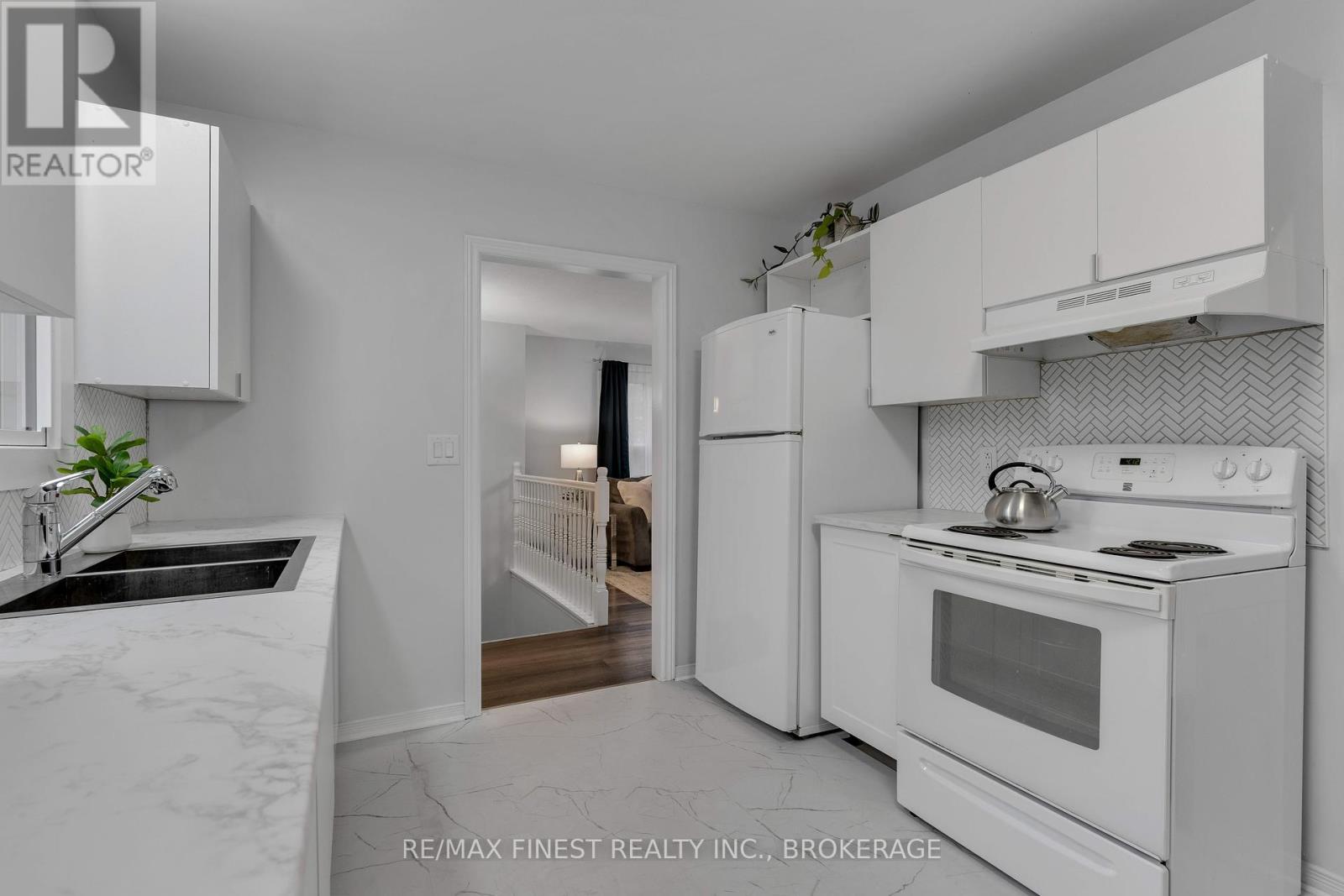 952 Old Colony Road, Kingston, Ontario  K7P 1J7 - Photo 12 - X12108281